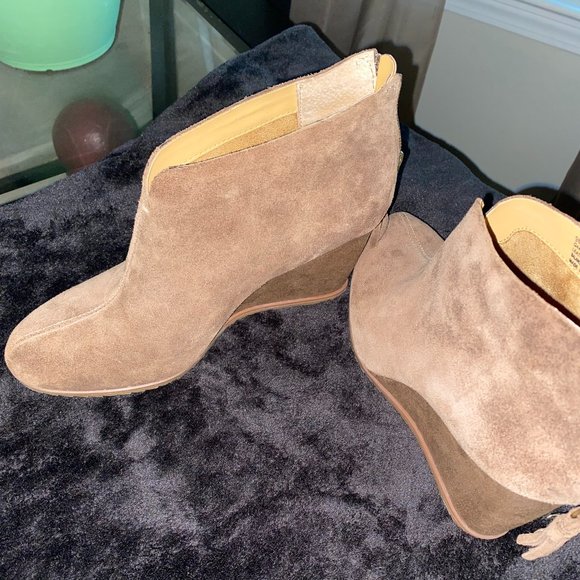 LEATHER UPPER BALANCE WEDGE BOOTIES - Picture 1 of 1